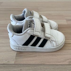 Unisex Adidas Toddler Sneakers Size 5